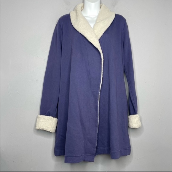 Victoria's Secret Other - VICTORIA'S SECRET Purple Sherpa Robe